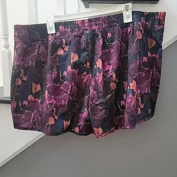 New Balance Shorts Womens 2XL Multicolor Printed 3in Short Running Workout NEW - Picture 3 of 4